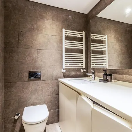 Modernly Designed Spacious Flat Near Kadikoy شقة اسطنبول